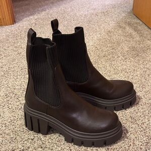 Steve Madden brown platform Chelsea boots